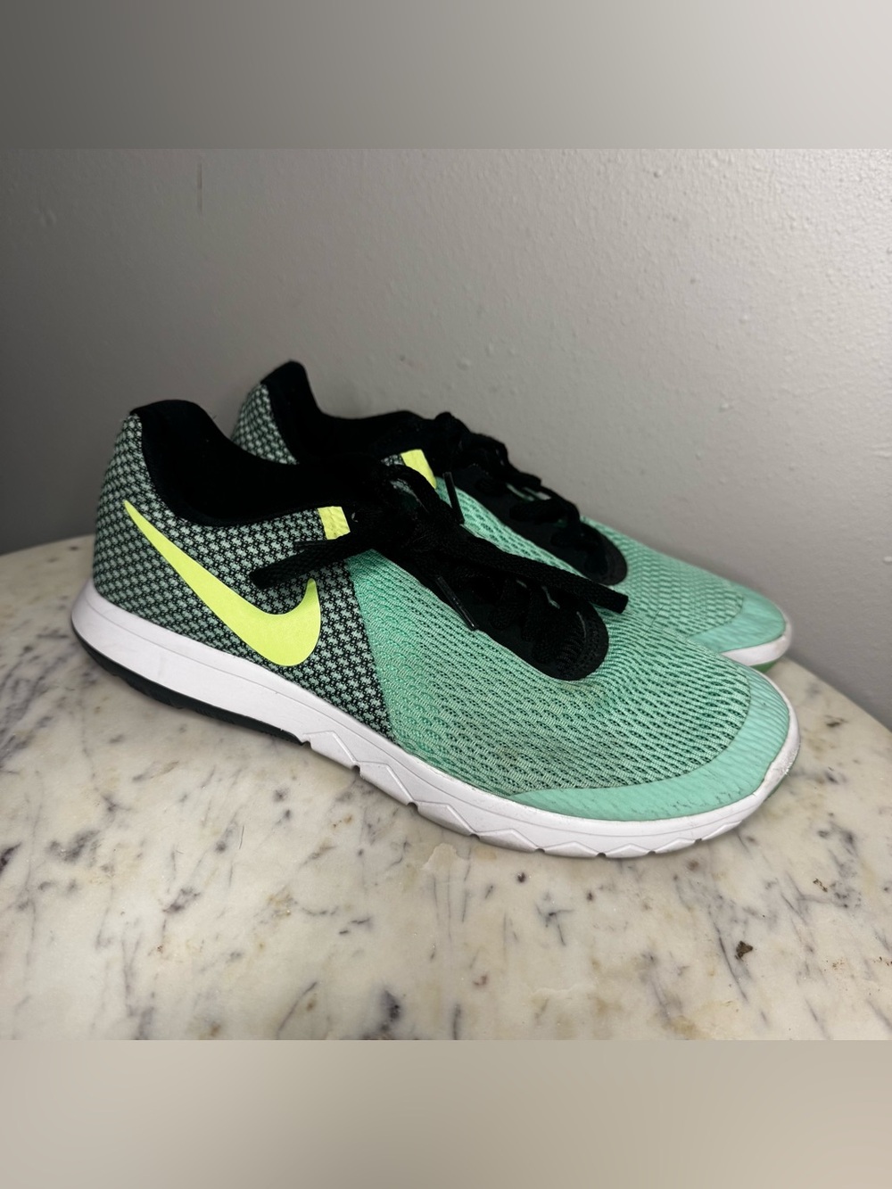 Nike Flex Experience Shoes Size 6.5 M
Sneakers green MAKE ME AN OFFER!